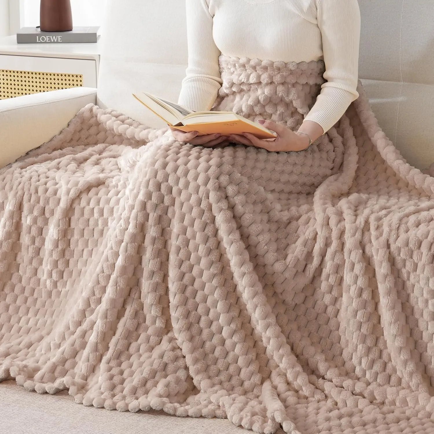 Bnuitland Light Brown Flannel Throw Blanket (50X40 inches), 300 GSM Fleece Cozy Warm Soft Lightweight Bed Sofa Blanket for Babys and Pets, Suitable for All Seasons
