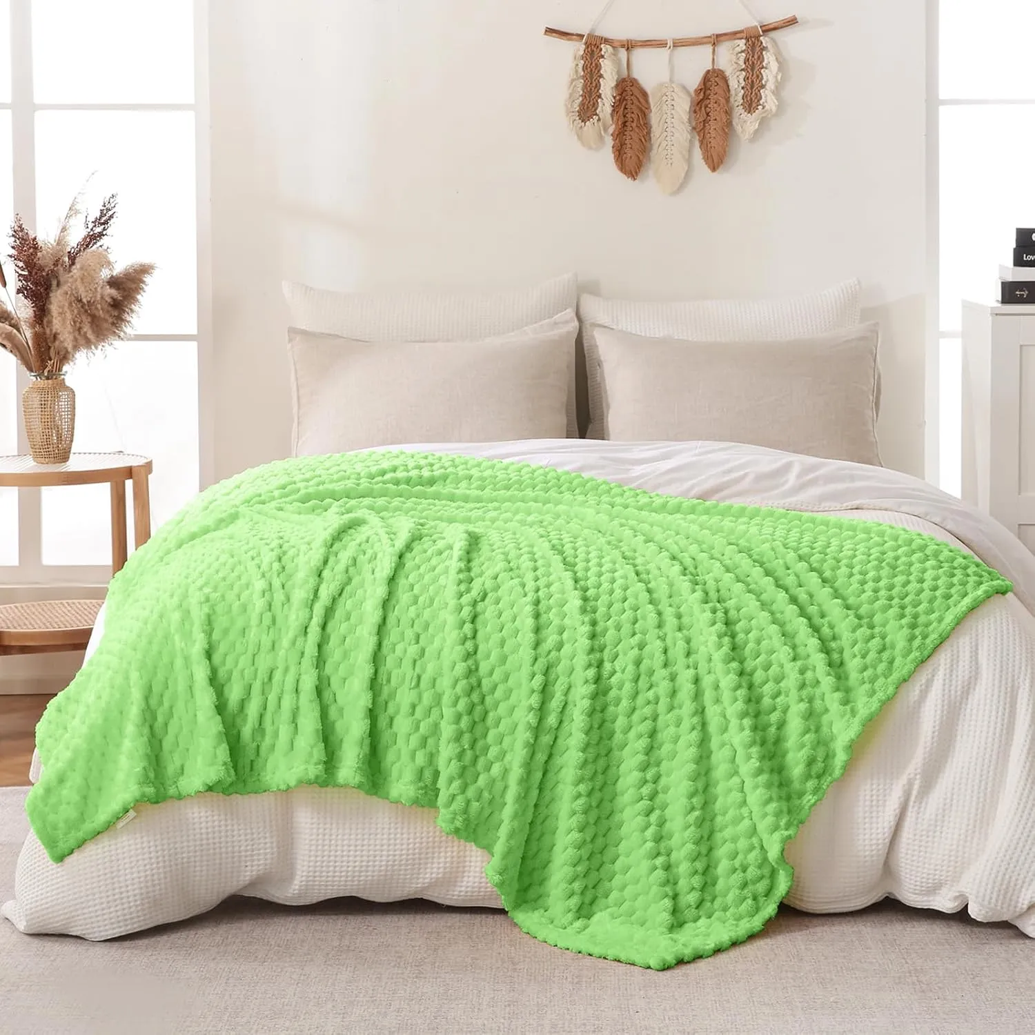 Bnuitland Light Green Flannel Throw Blanket (50X40 inches), 300 GSM Fleece Cozy Warm Soft Lightweight Bed Sofa Blanket for Babys and Pets, Suitable for All Seasons