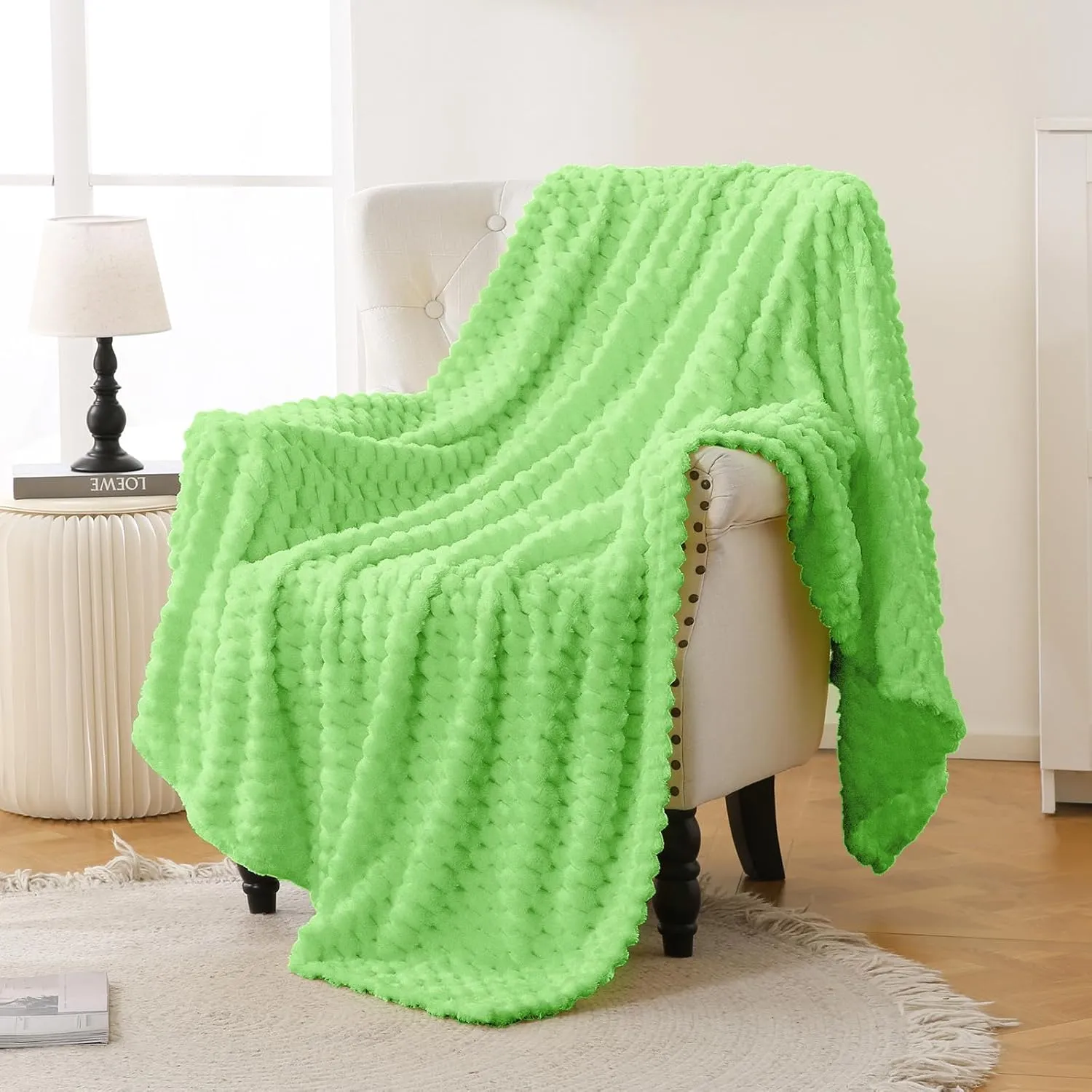 Bnuitland Light Green Flannel Throw Blanket (50X40 inches), 300 GSM Fleece Cozy Warm Soft Lightweight Bed Sofa Blanket for Babys and Pets, Suitable for All Seasons