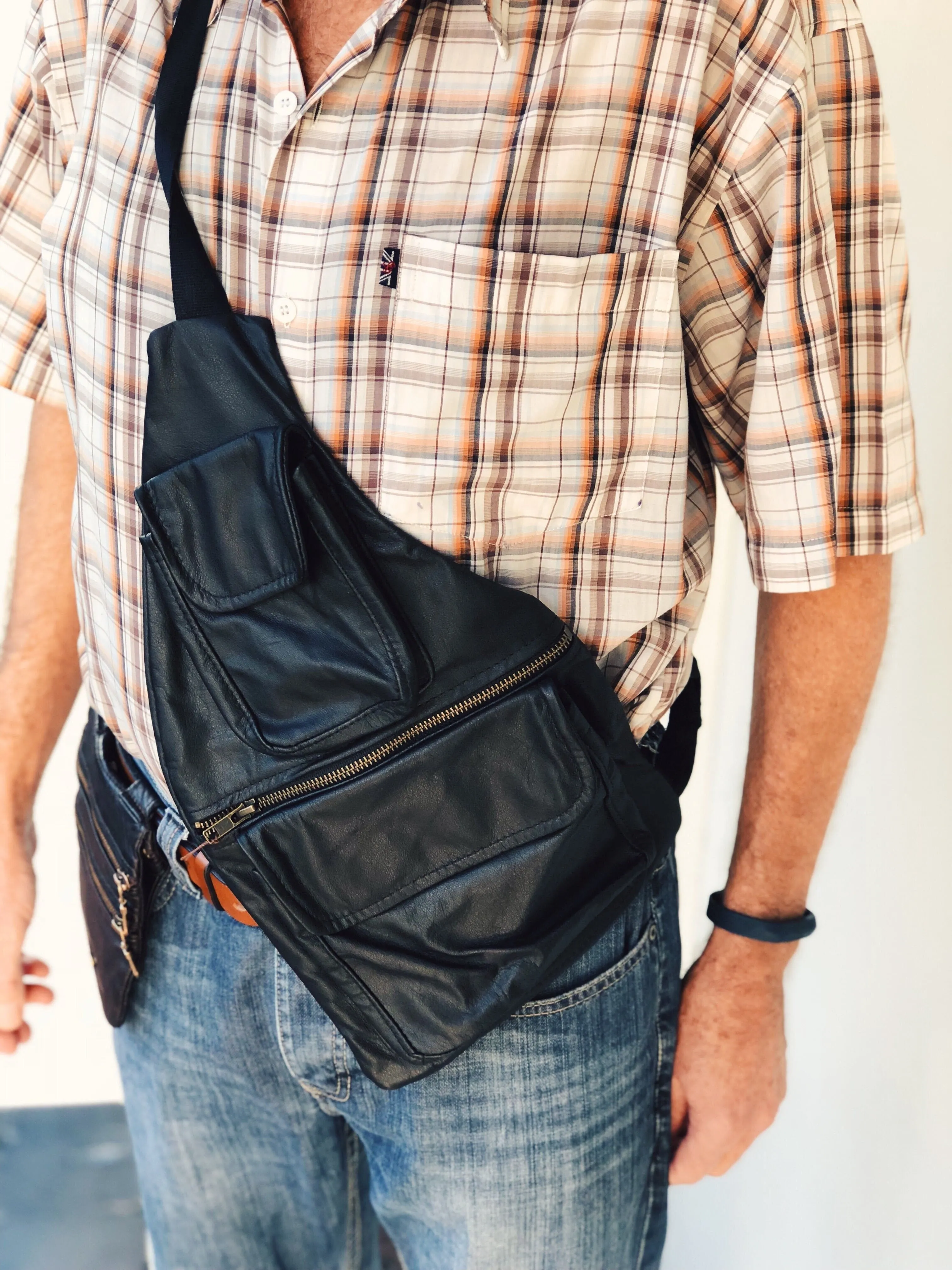 Men’s Crossbody Sling Bag - Cowhide - Black